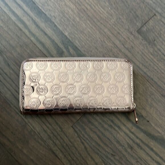 *Michael Kors* Monogram Gold Mirror Patent Large Wallet - Picture 3 of 10